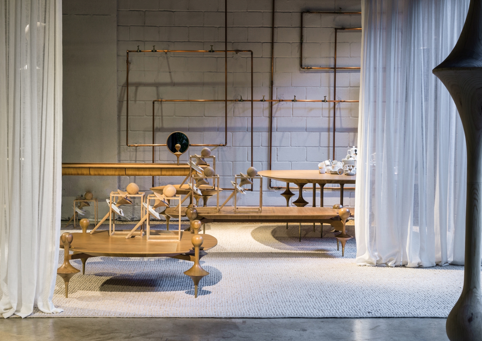 MESA DE CENTRO BAILARINA QUADRADA