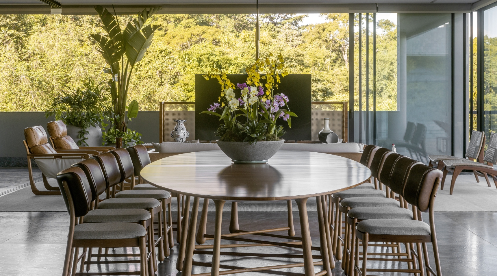 CADEIRA CHUVA E MESA DE JANTAR GOTA