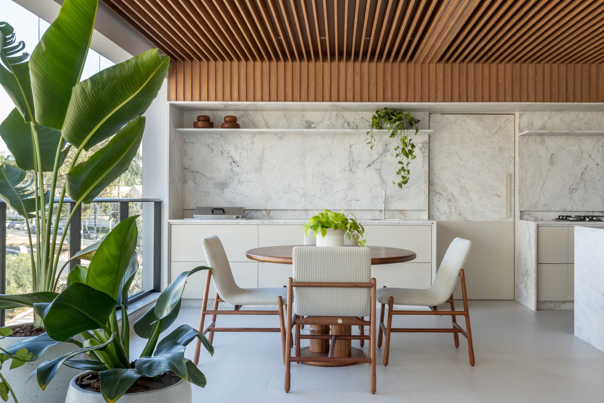 CADEIRA RITINHA E MESA DE JANTAR BAMBU REDONDA