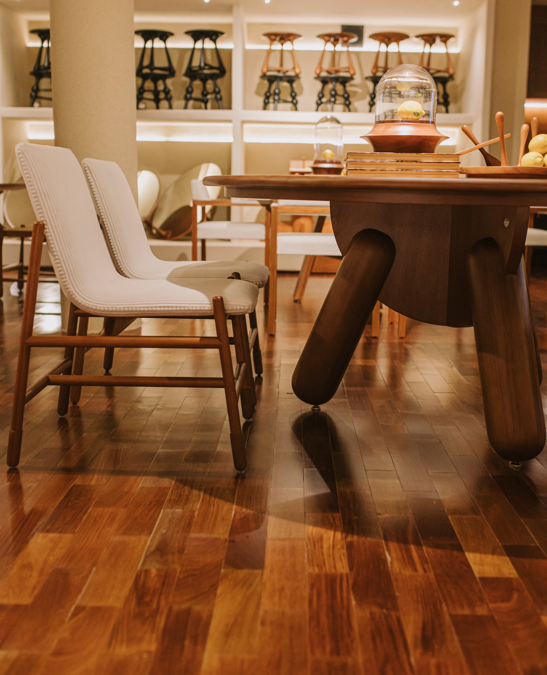 CADEIRA RITINHA E MESA DE JANTAR PARA SER FELIZ REDONDA