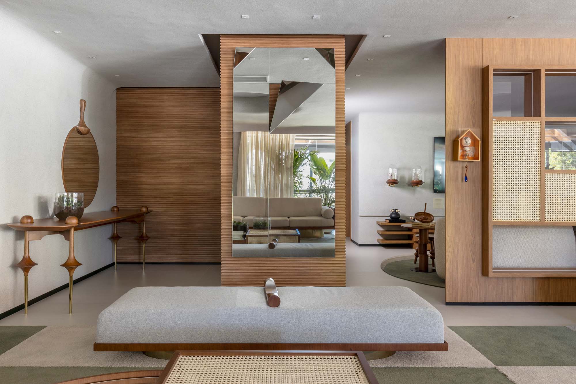 ESPELHO CHANFRADO 01 E ESPELHO CHUVA E BANCO PRETO E BRANCO E APARADOR BAILARINA E