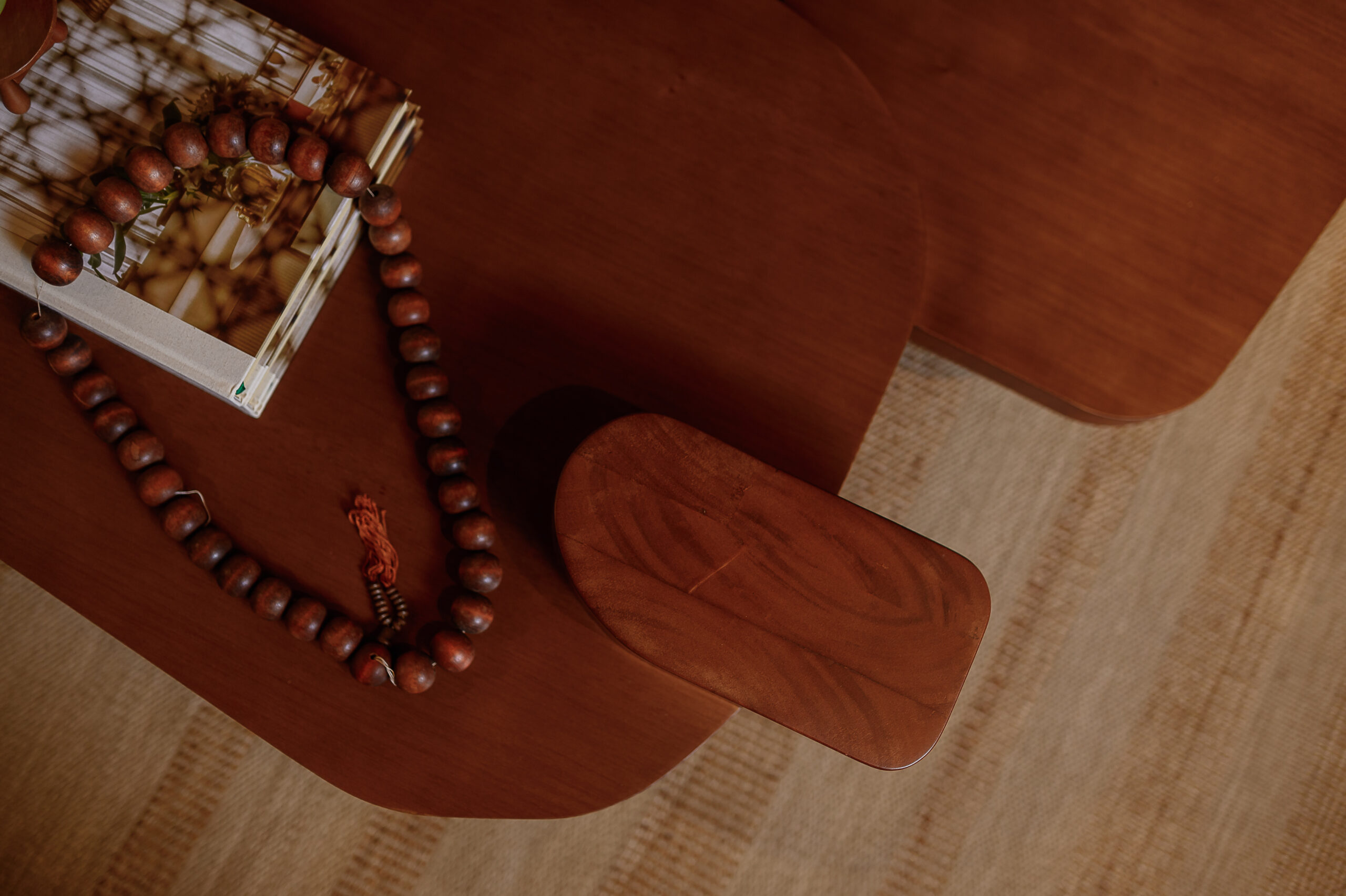 MESA DE CENTRO DESLOCADA - DETALHE