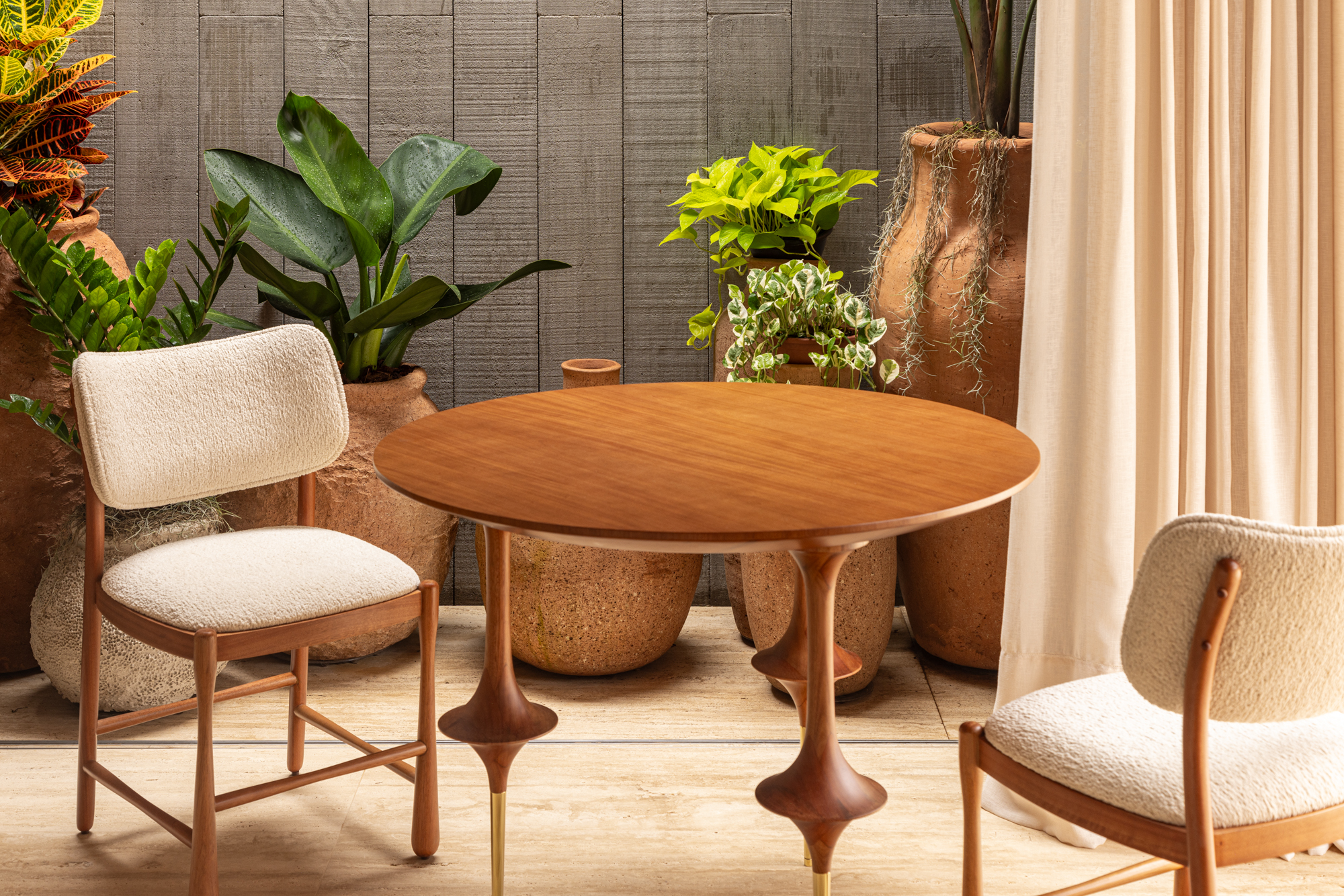 MESA DE JANTAR BAILARINA REDONDA E CADEIRA CHUVA (2)