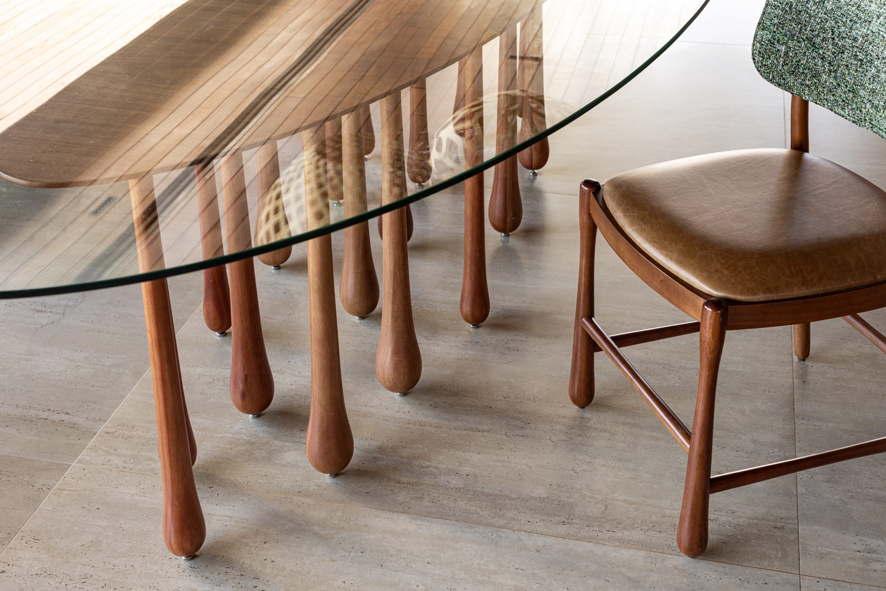 MESA DE JANTAR CHUVA OVAL COM TAMPO DE VIDRO (3)