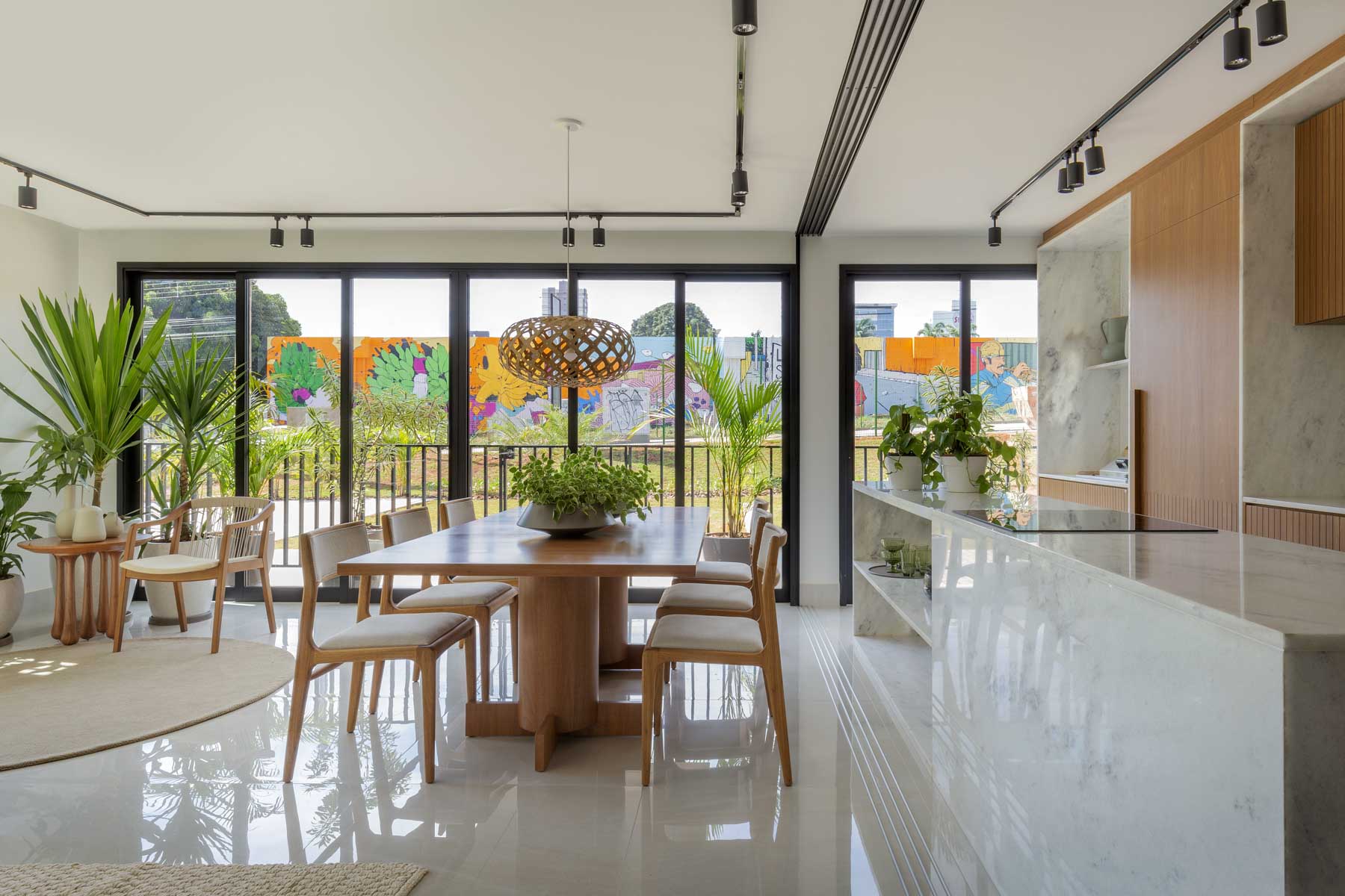 MESA DE JANTAR CRUZ RETANGULAR E MESA LATERAL CHUVA