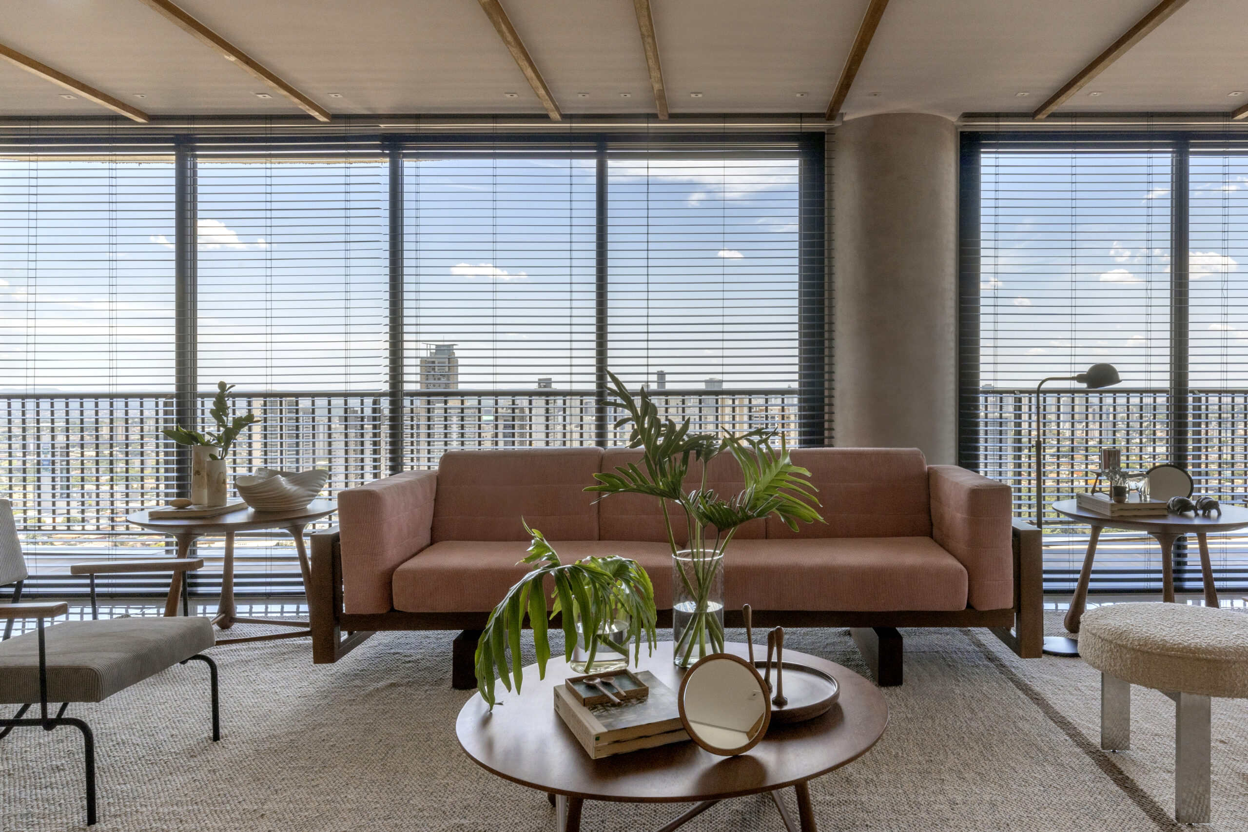 SOFA MUXARABI E MESA DE CENTRO GOTA REDONDA (2)