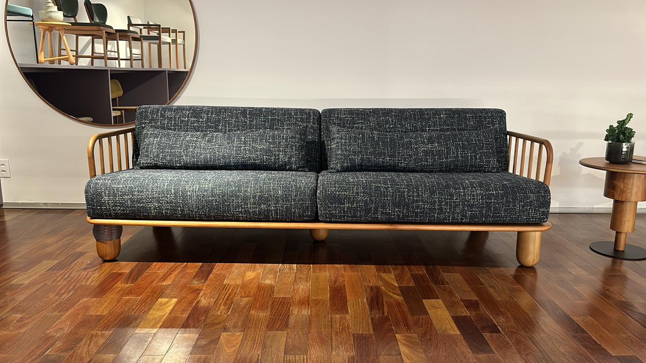 SOFA PARA SER FELIZ E MESA LATERAL PISA 02