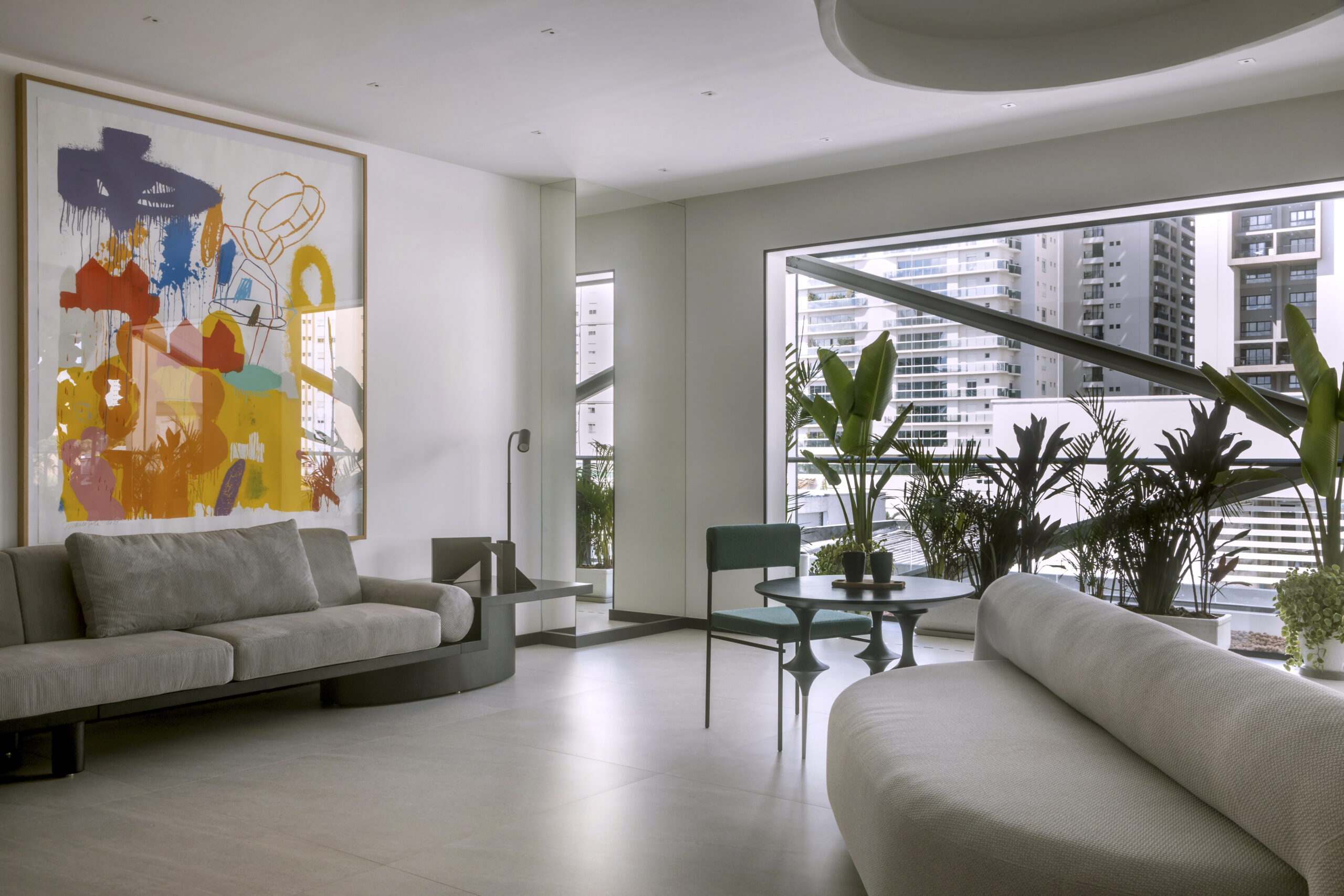 SOFA PRETO E BRANCO 01 E MESA LATERAL BAILARINA E PUFF OPUS