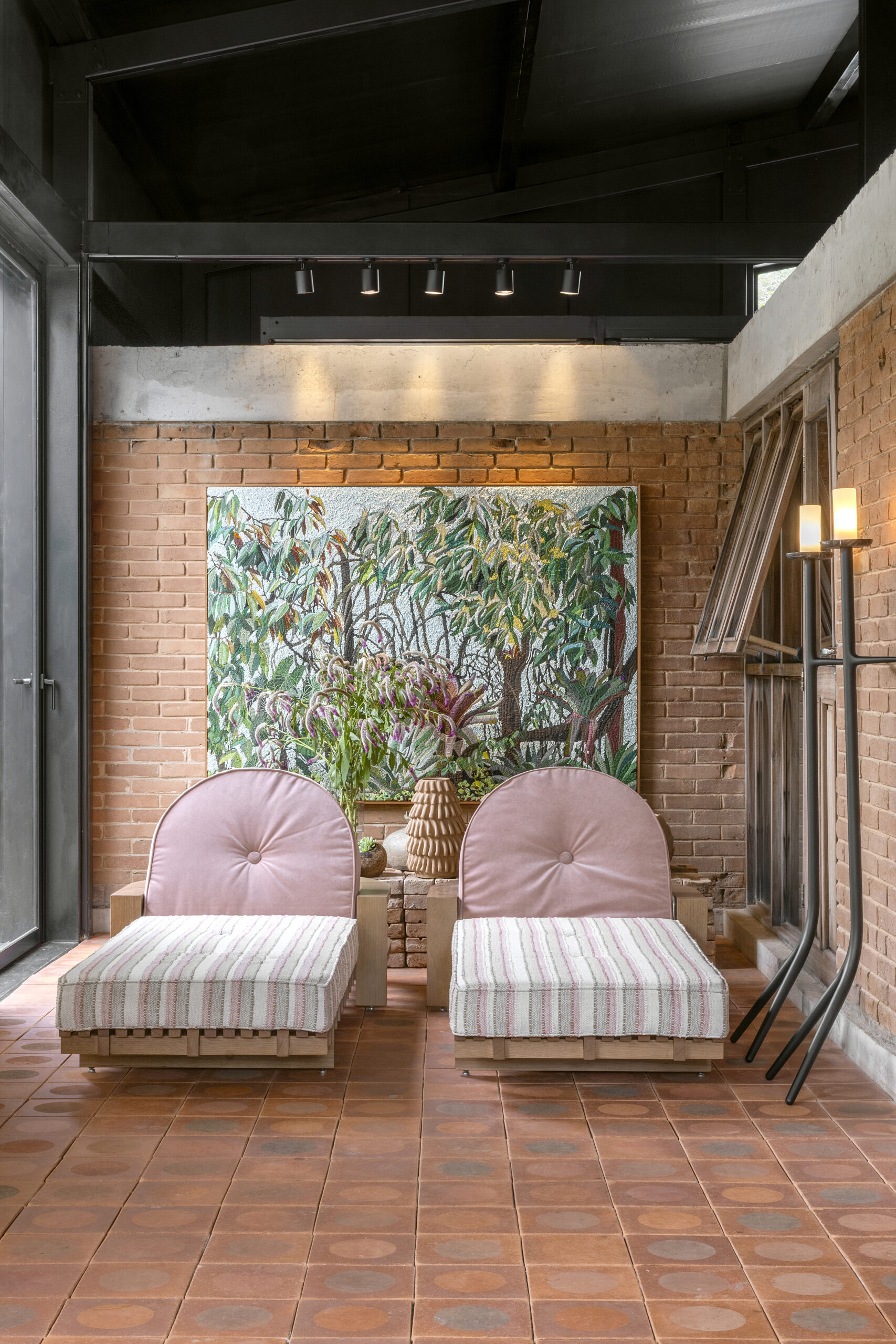 CHAISE M.A.