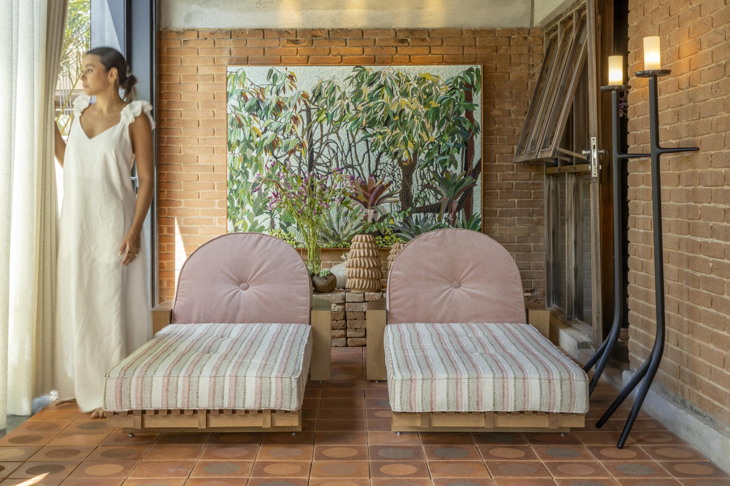 CHAISE M.A. (2)