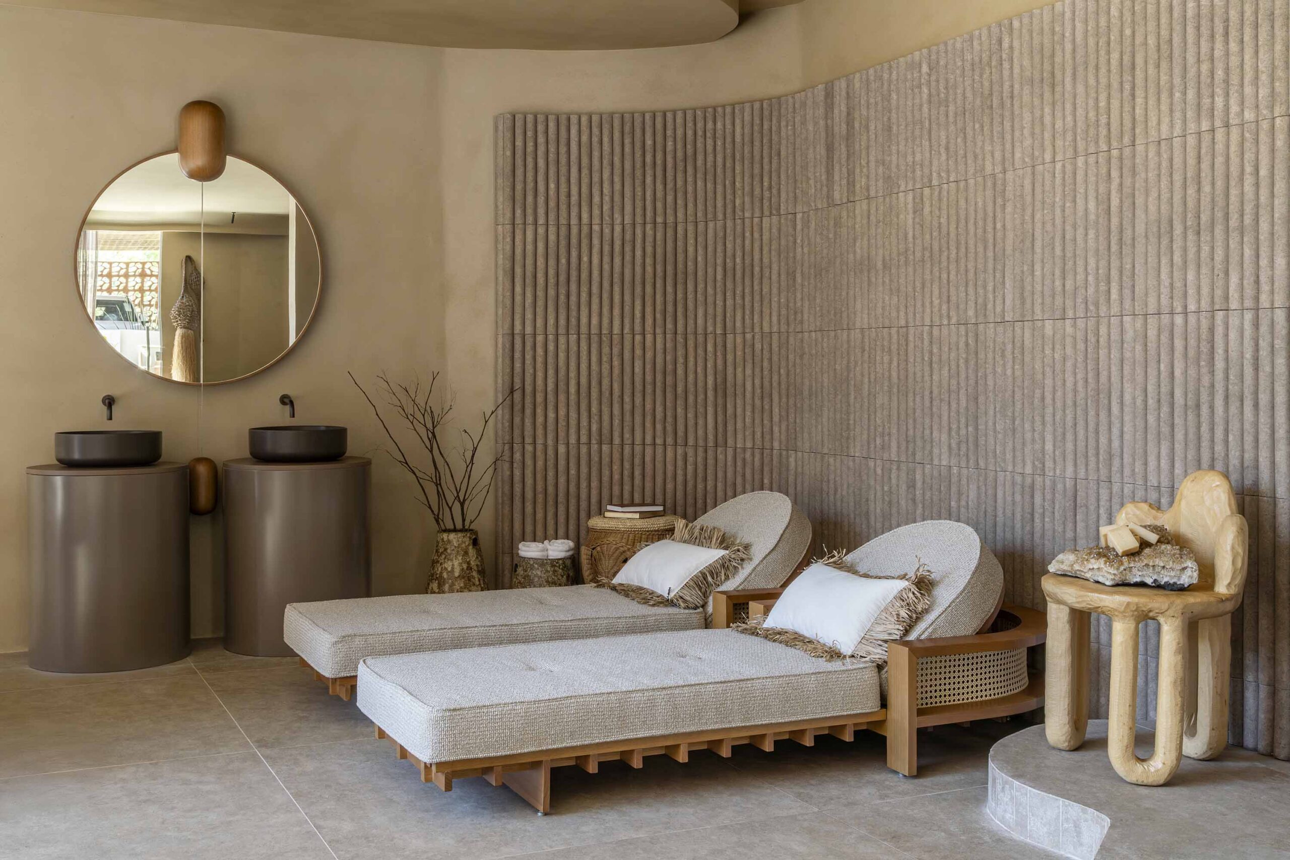 CHAISE MARIA ABADIA
