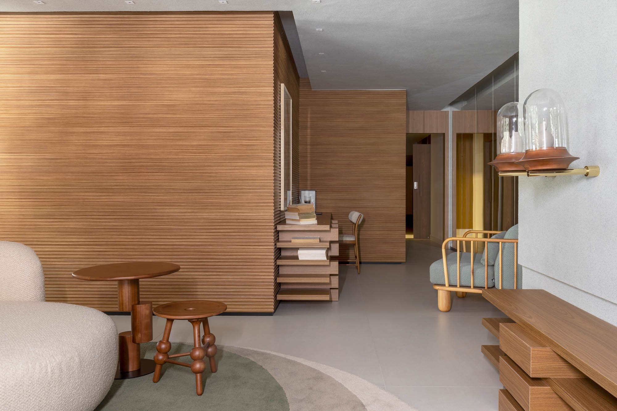 BANCO BRASILEIRINHO E MESA LATERAL PISA 01