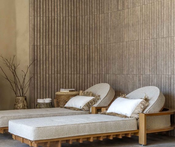 CHAISE MARIA ABADIA (2)