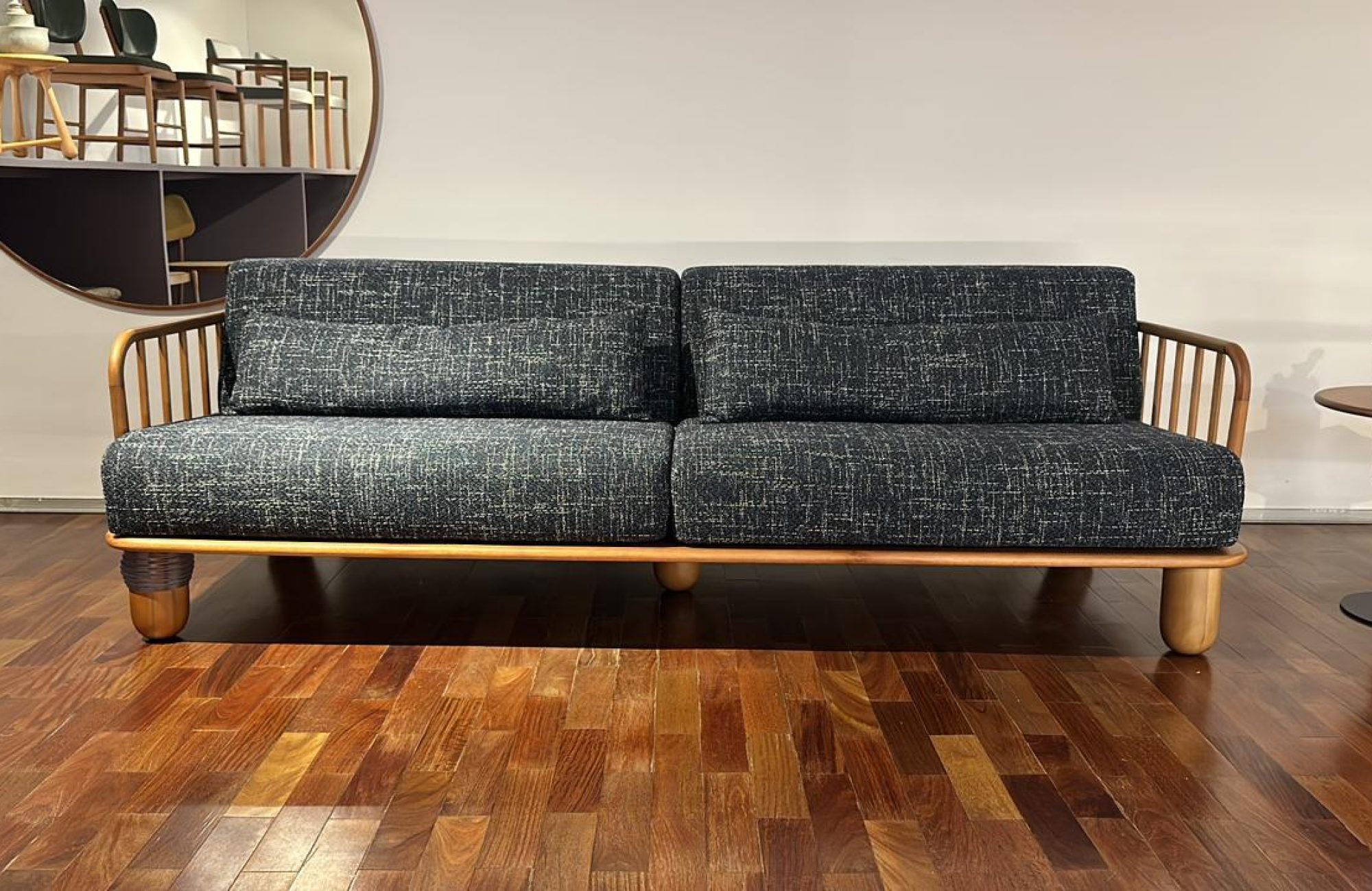 SOFA PARA SER FELIZ E MESA LATERAL PISA 02